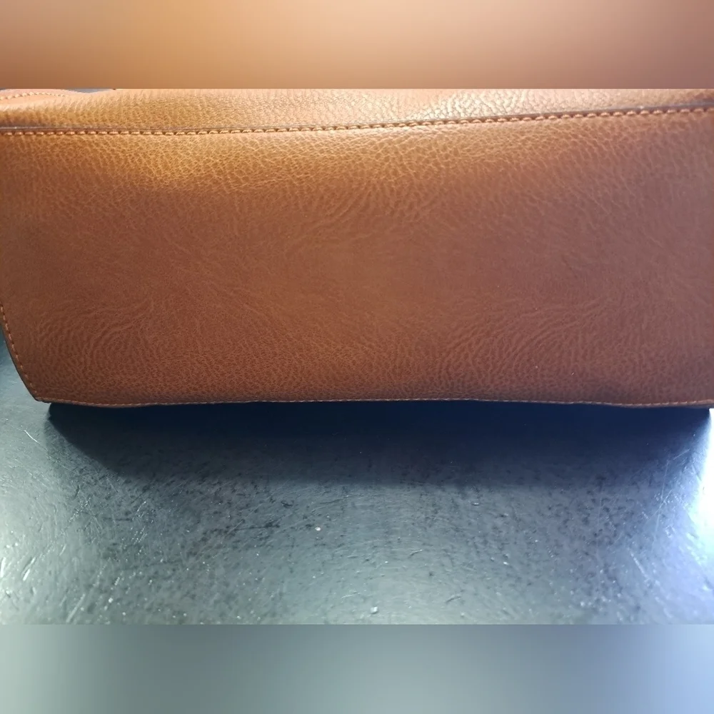 NWOT 3 in One Faux  Leather Satchel Crossbody Structured Design and Pull Out Bag